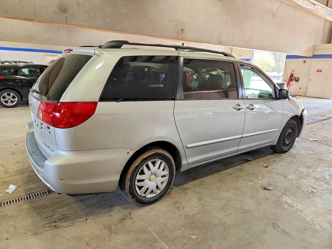 2007 TOYOTA SIENNA LE 7-PASSENGER photo 5