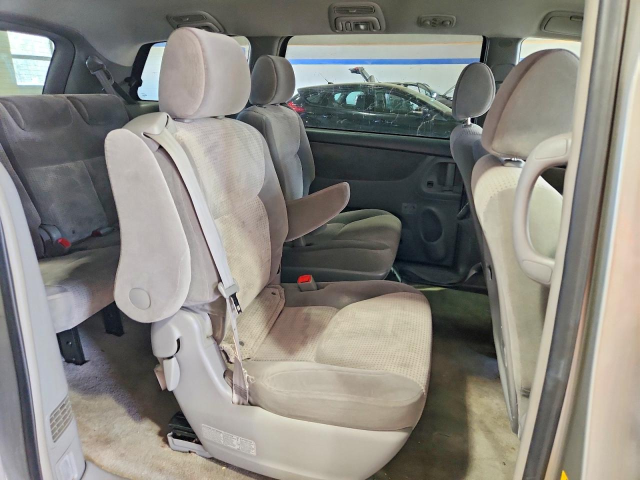 2007 TOYOTA SIENNA LE 7-PASSENGER photo 21