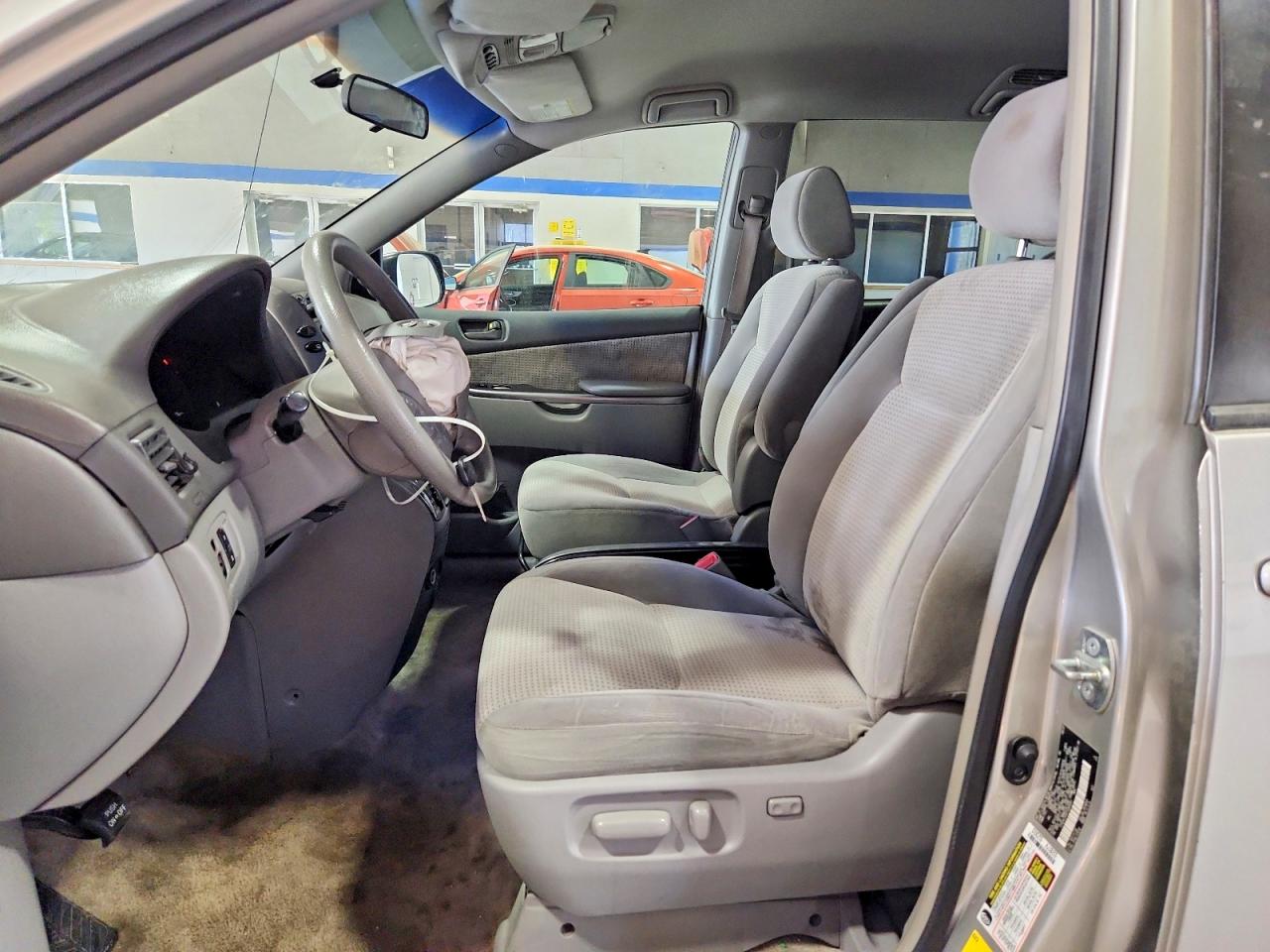 2007 TOYOTA SIENNA LE 7-PASSENGER photo 13