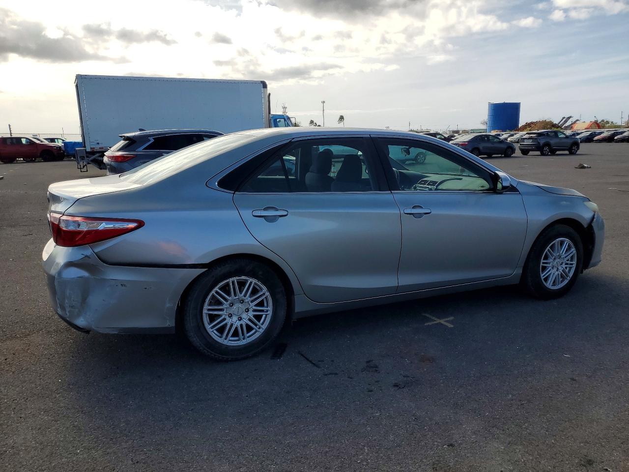 2016 TOYOTA CAMRY LE photo 5