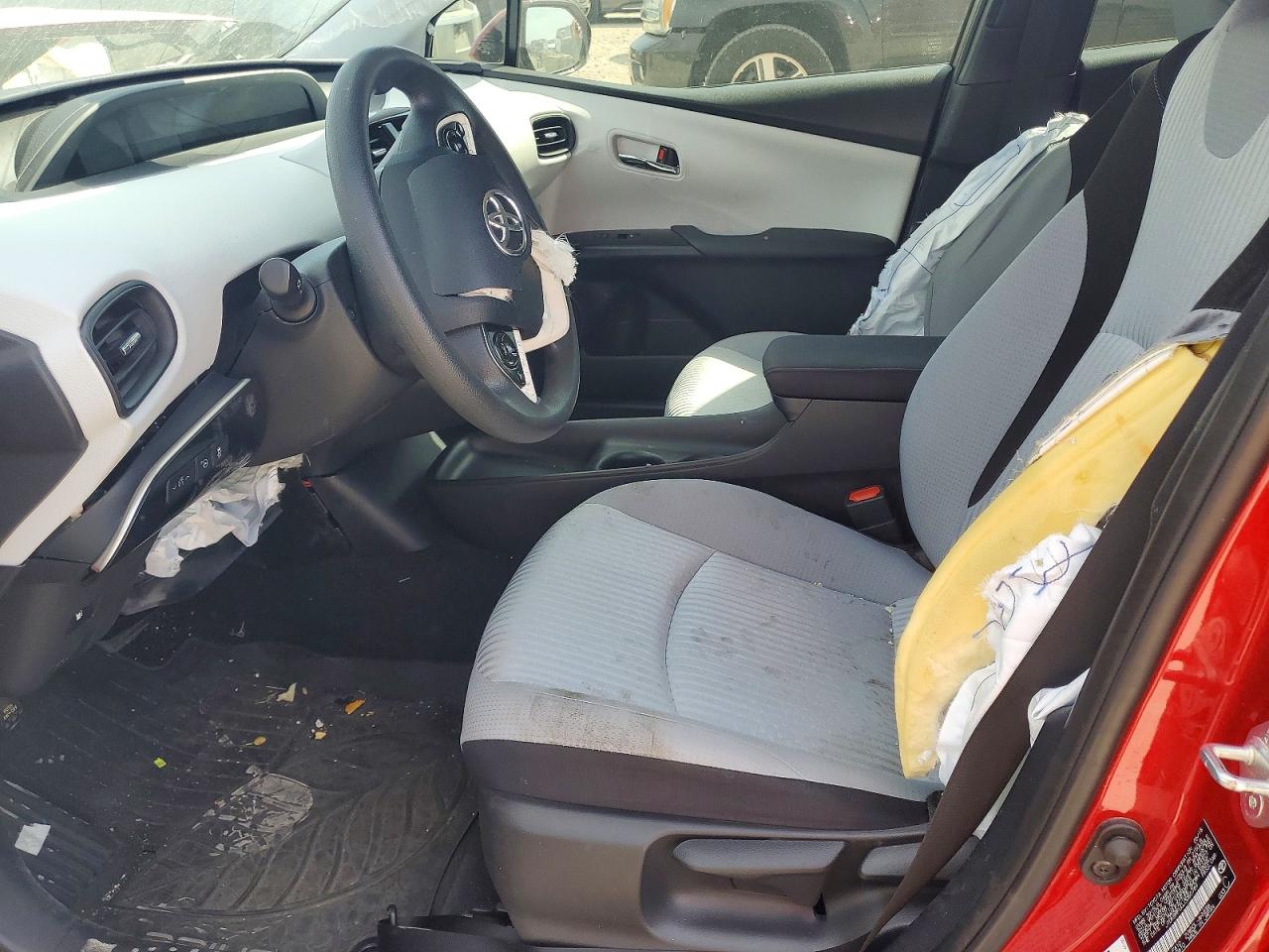 2018 TOYOTA PRIUS TWO photo 13