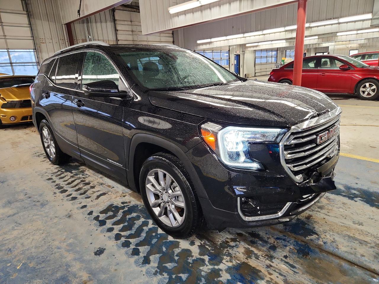 2024 GMC TERRAIN SLT photo 7