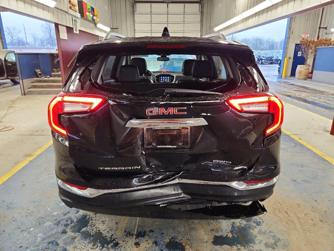 2024 GMC TERRAIN SLT photo 11
