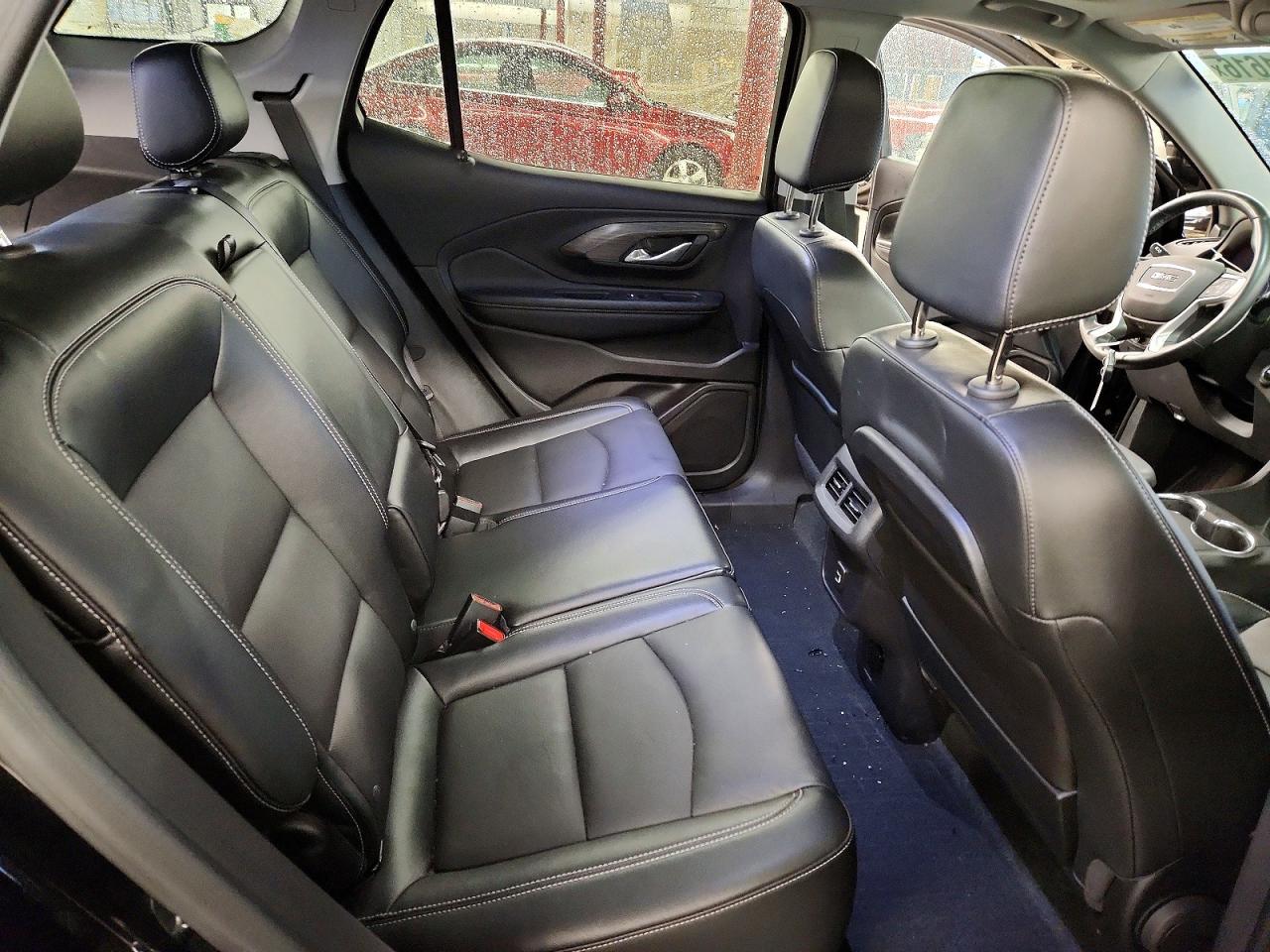 2024 GMC TERRAIN SLT photo 21