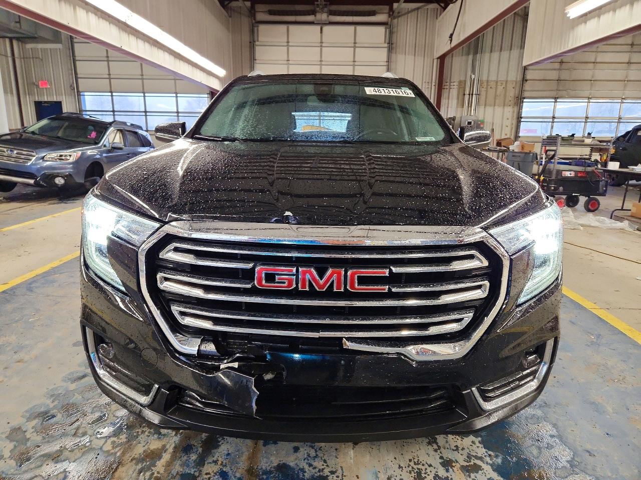 2024 GMC TERRAIN SLT photo 9
