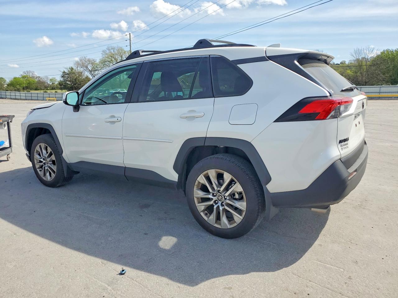 2024 TOYOTA RAV4 XLE PREMIUM photo 2