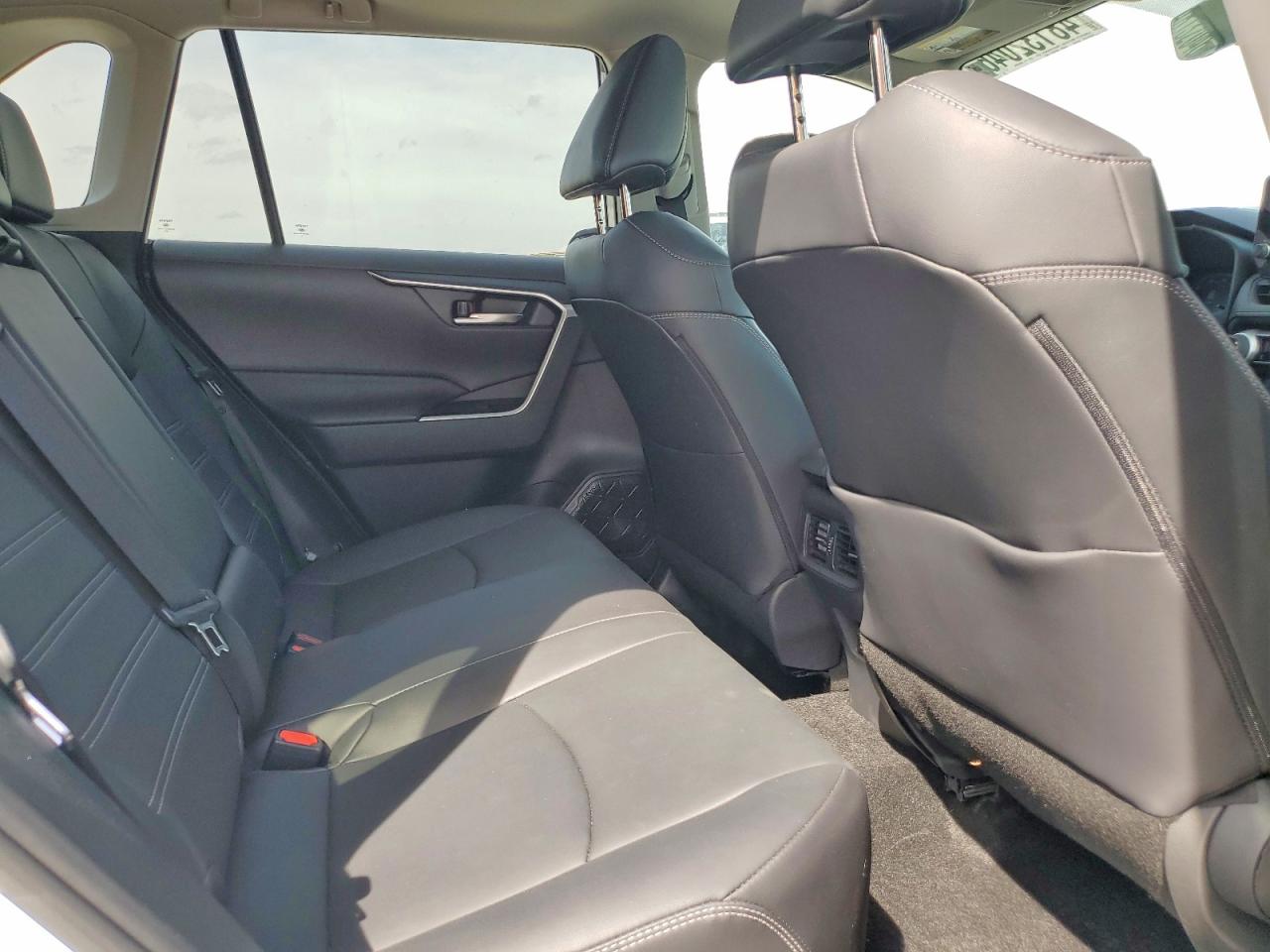 2024 TOYOTA RAV4 XLE PREMIUM photo 11