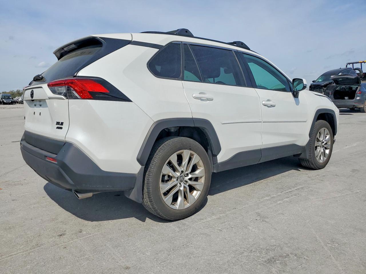 2024 TOYOTA RAV4 XLE PREMIUM photo 3