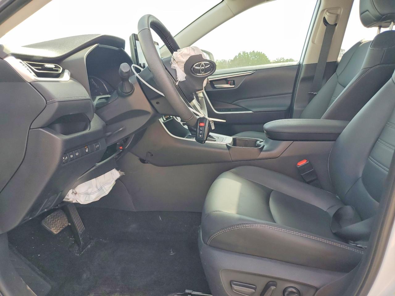 2024 TOYOTA RAV4 XLE PREMIUM photo 7
