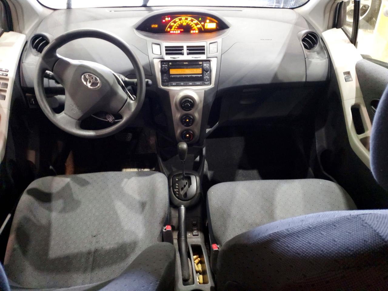 2010 TOYOTA YARIS BASE photo 8