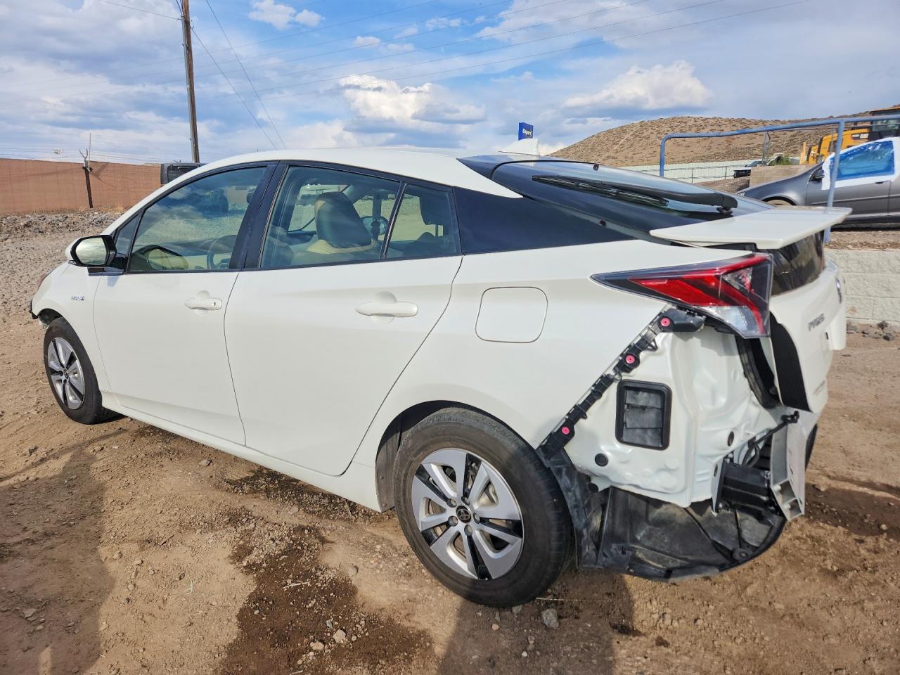 2016 TOYOTA PRIUS THREE photo 3