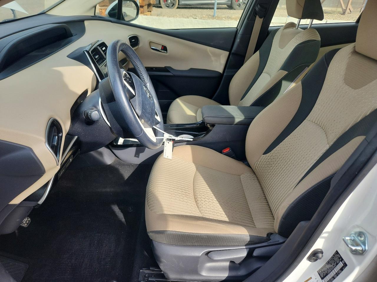 2016 TOYOTA PRIUS THREE photo 13