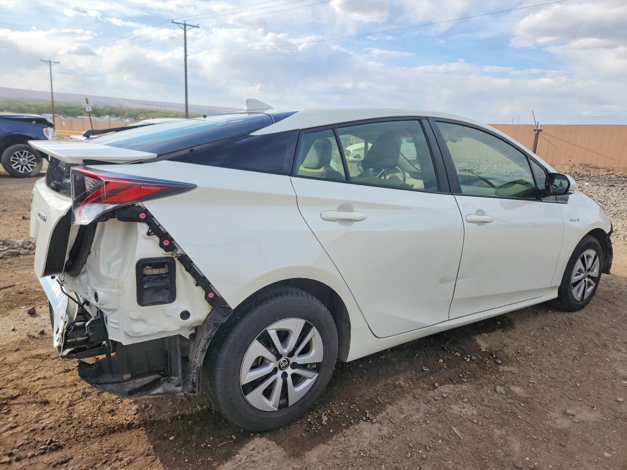 2016 TOYOTA PRIUS THREE photo 5