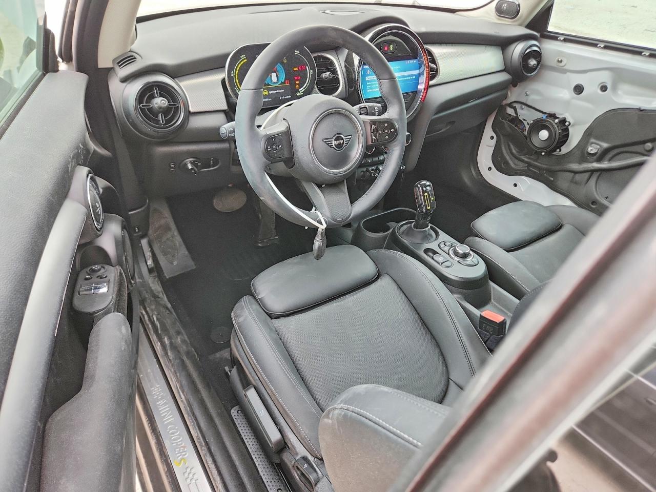 2024 MINI COOPER SE photo 8