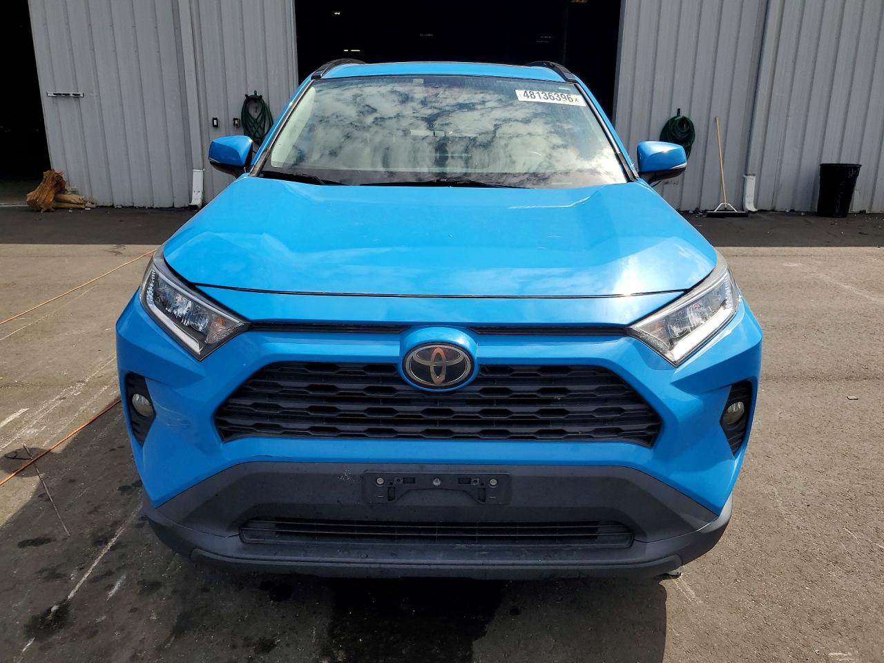 2019 TOYOTA RAV4 XLE photo 5