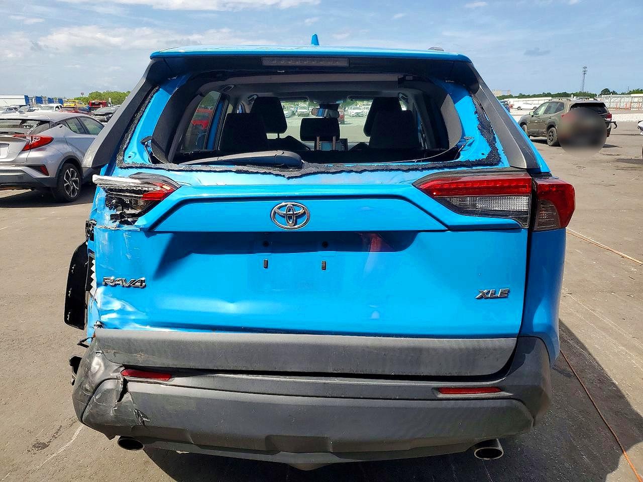 2019 TOYOTA RAV4 XLE photo 6