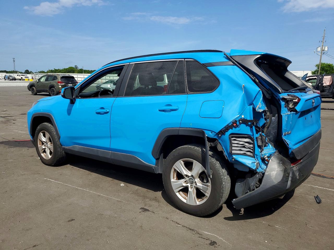 2019 TOYOTA RAV4 XLE photo 2