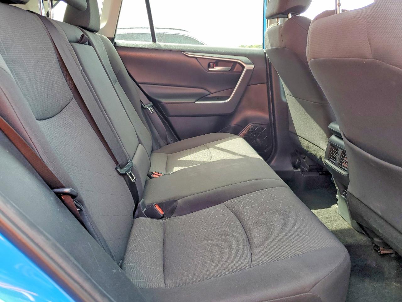 2019 TOYOTA RAV4 XLE photo 11
