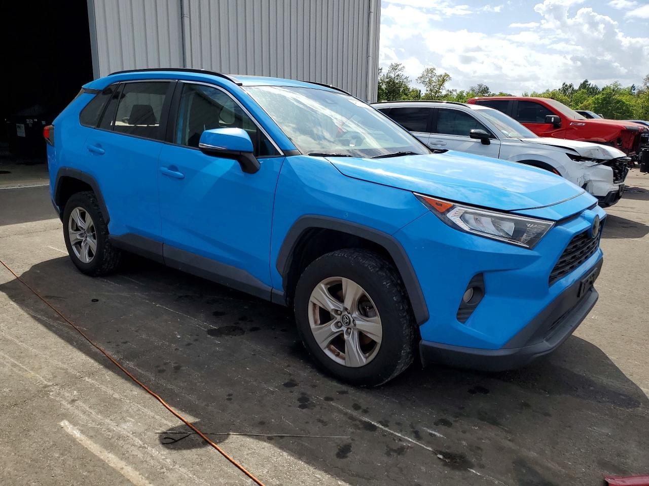 2019 TOYOTA RAV4 XLE photo 4