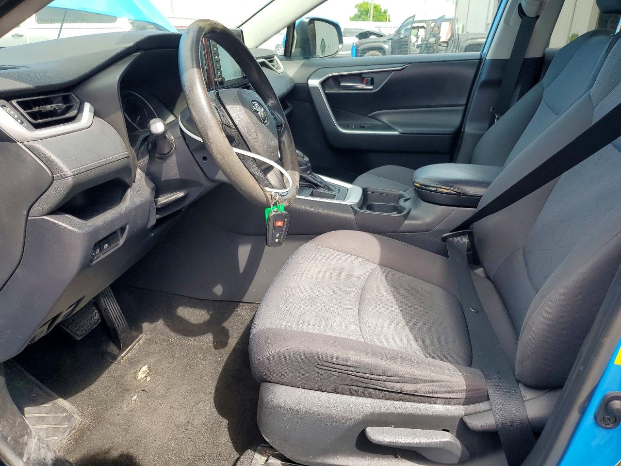 2019 TOYOTA RAV4 XLE photo 7
