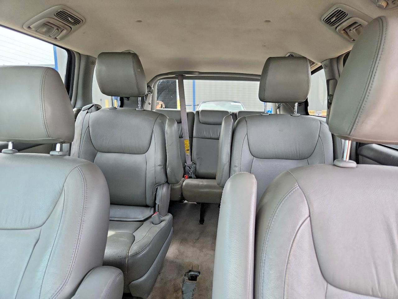 2009 TOYOTA SIENNA LE 7-PASSENGER photo 19
