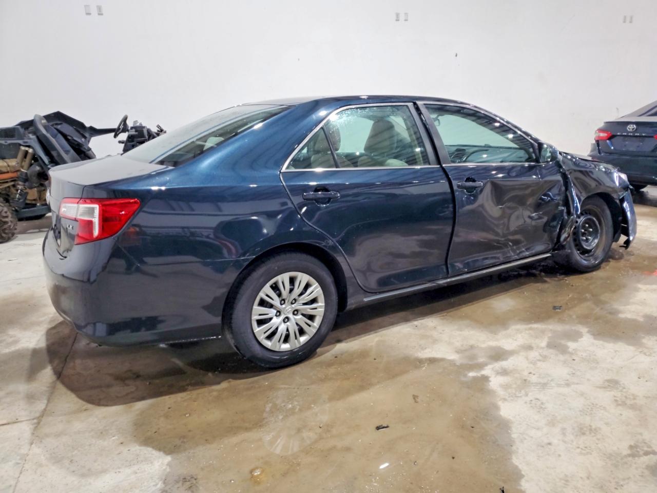 2014 TOYOTA CAMRY LE photo 7