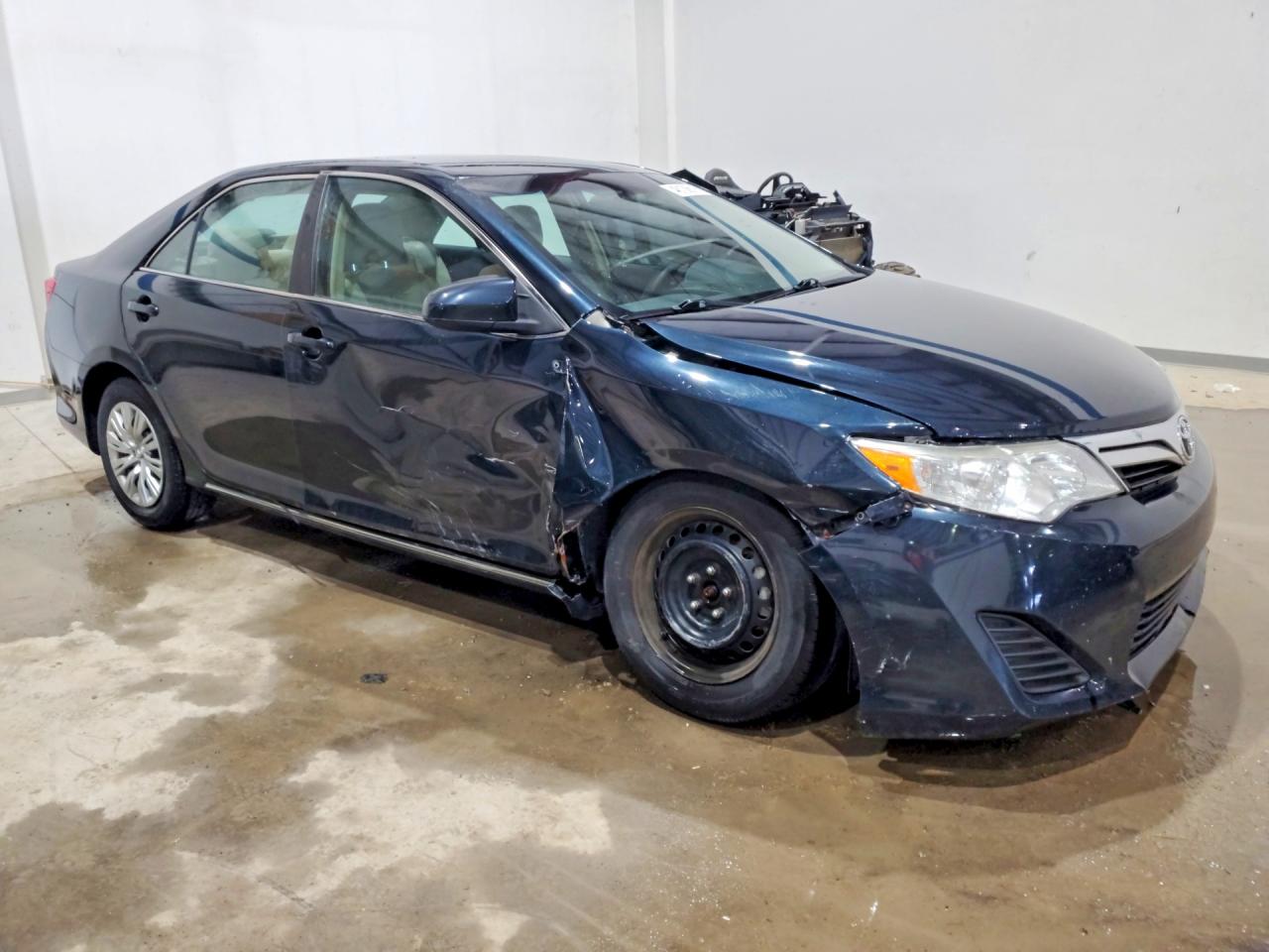 2014 TOYOTA CAMRY LE photo 10