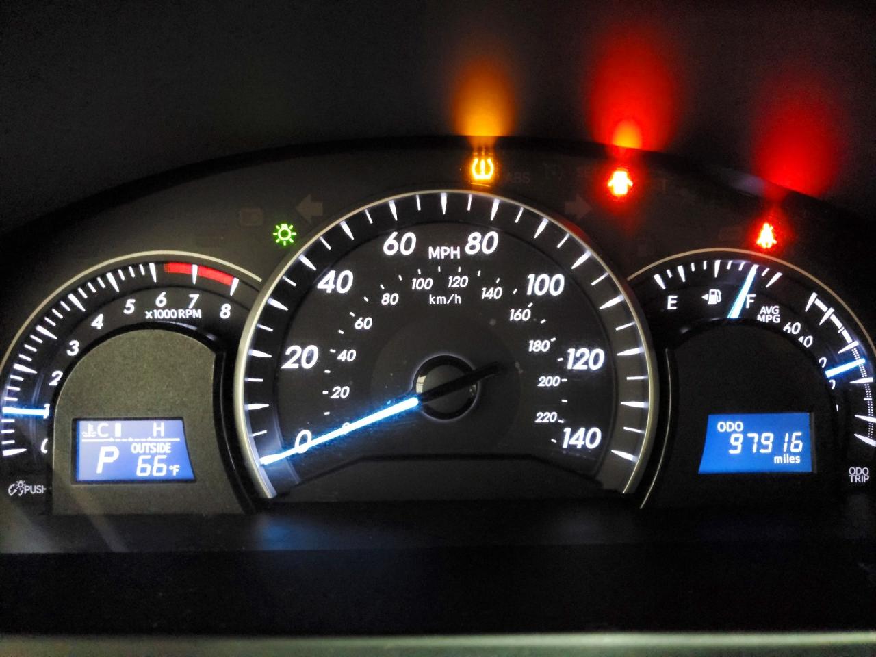 2014 TOYOTA CAMRY LE photo 25