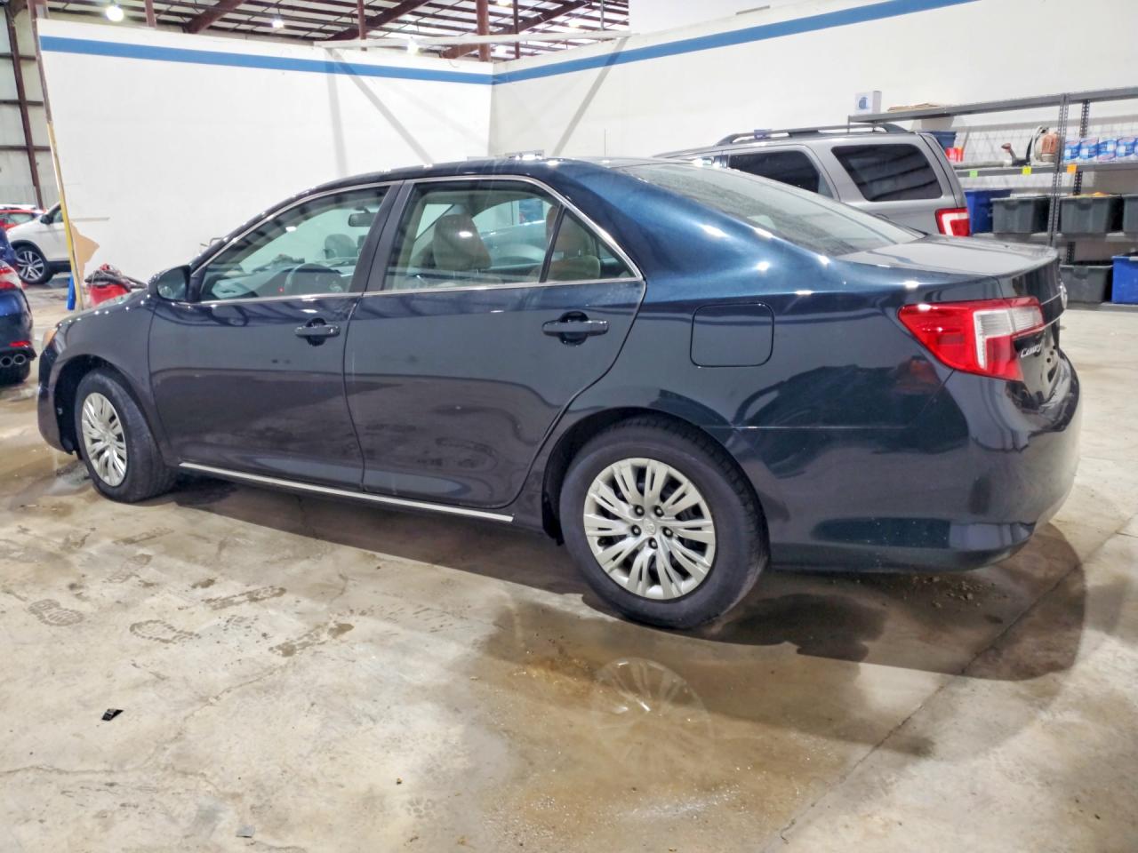 2014 TOYOTA CAMRY LE photo 4