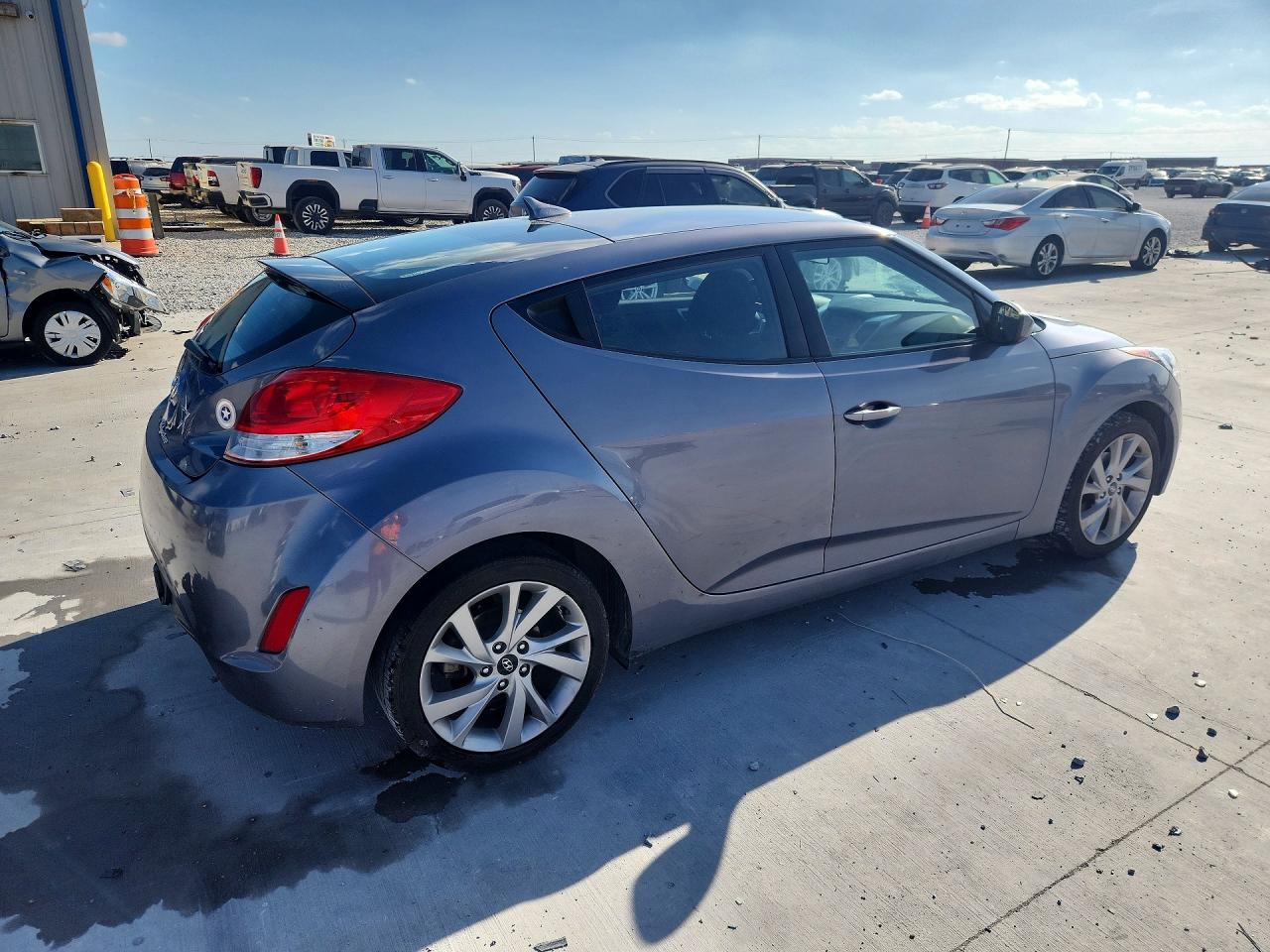 2017 HYUNDAI VELOSTER BASE photo 3