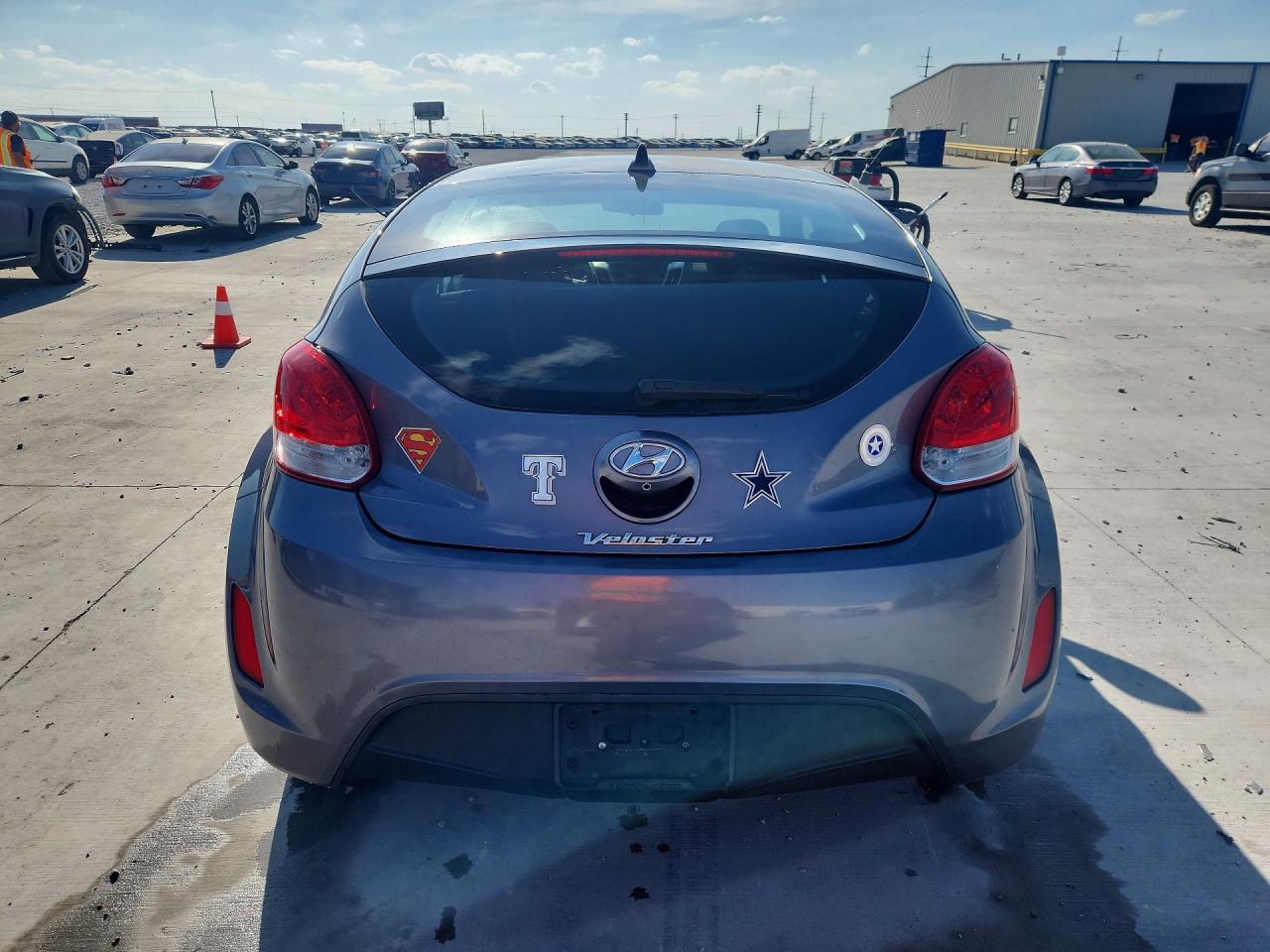 2017 HYUNDAI VELOSTER BASE photo 6