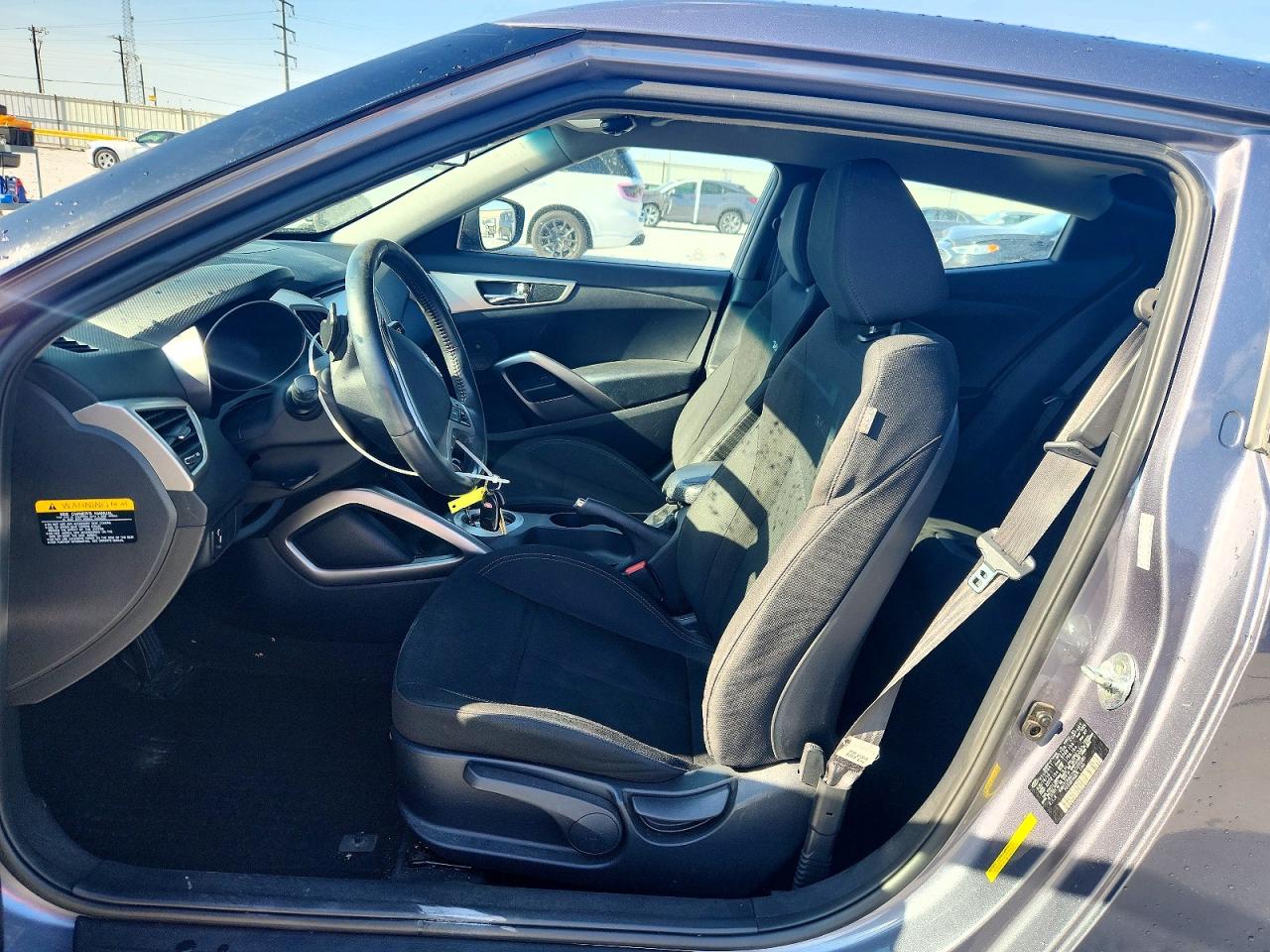 2017 HYUNDAI VELOSTER BASE photo 7