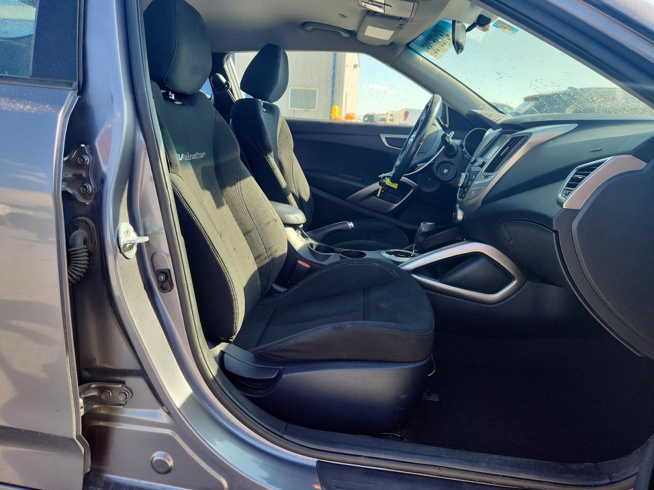 2017 HYUNDAI VELOSTER BASE photo 10
