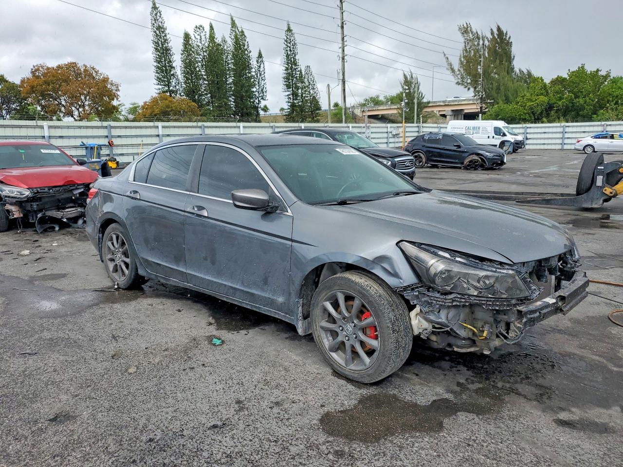2010 HONDA ACCORD LX photo 4