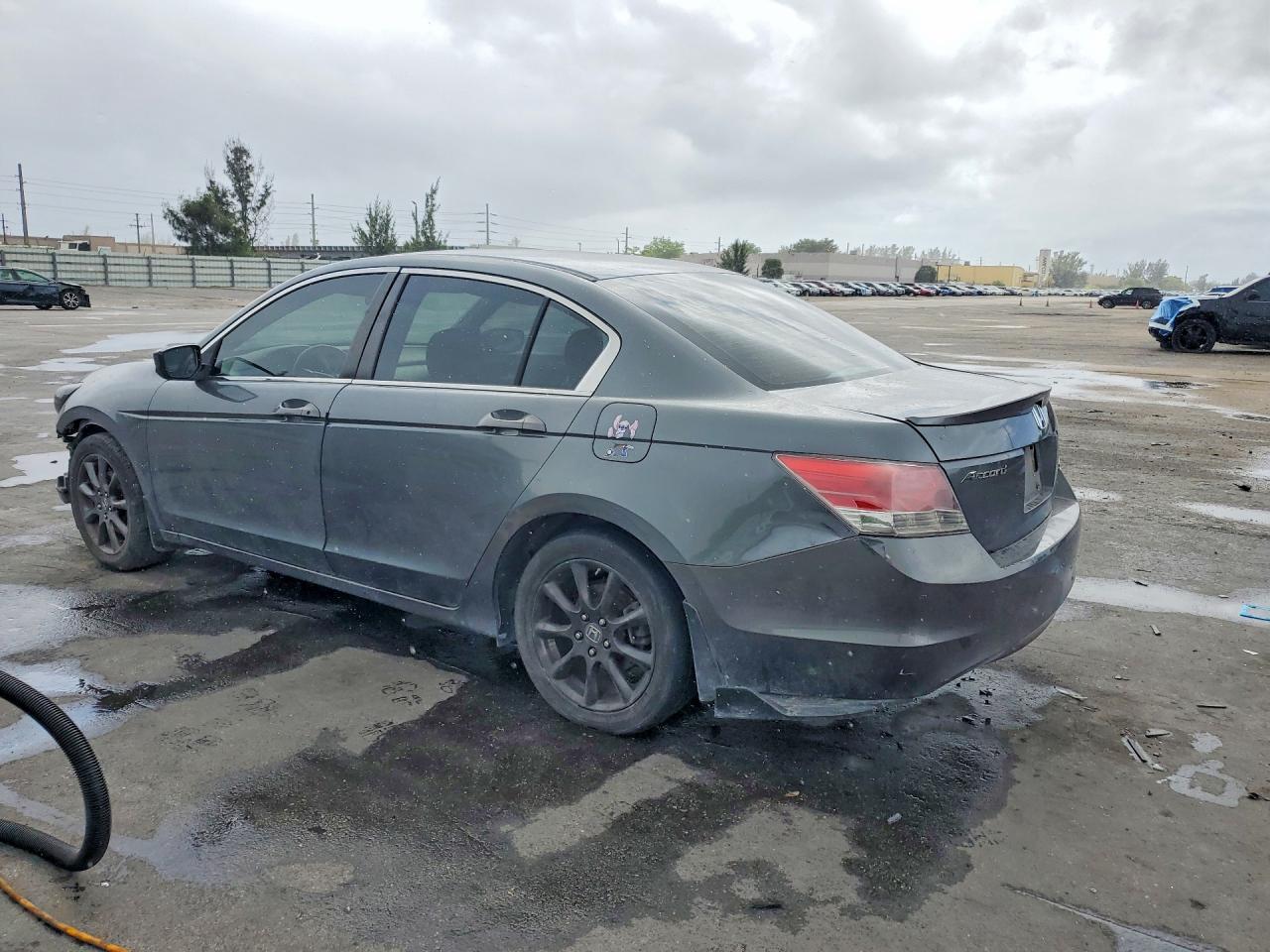 2010 HONDA ACCORD LX photo 2