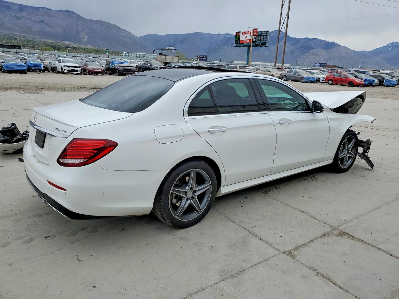 2017 MERCEDES-BENZ E 300 4MATIC photo 5