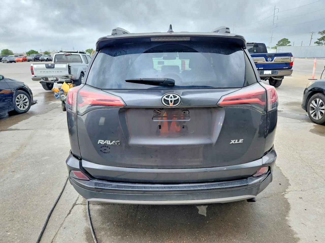 2018 TOYOTA RAV4 XLE photo 11