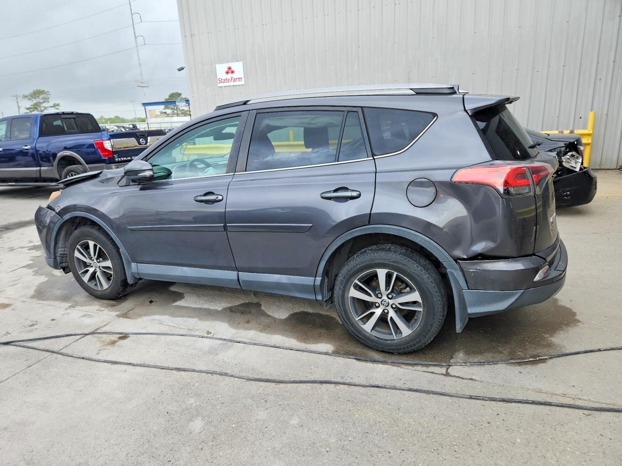2018 TOYOTA RAV4 XLE photo 3