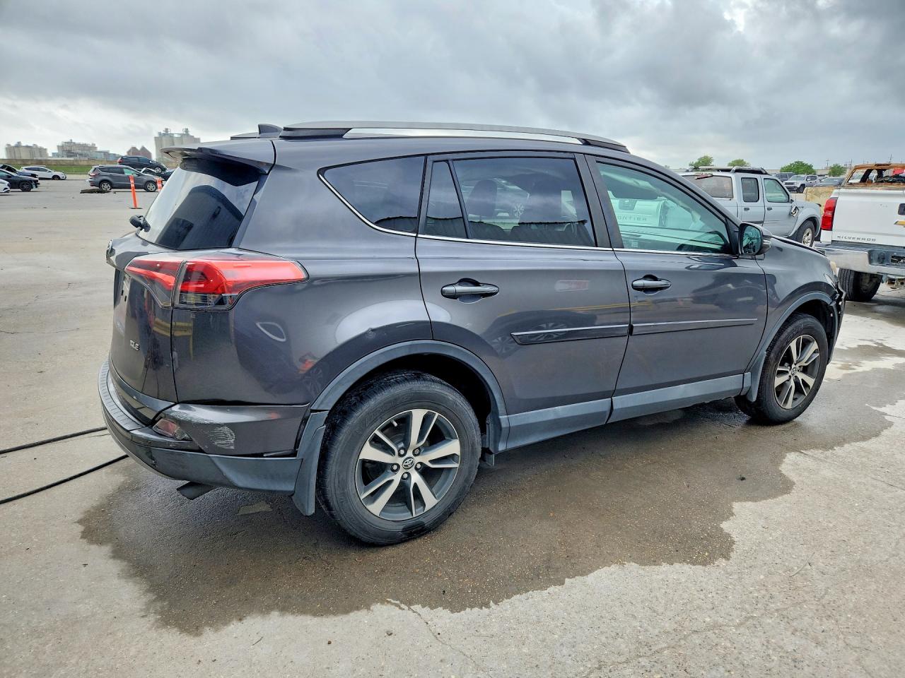 2018 TOYOTA RAV4 XLE photo 5