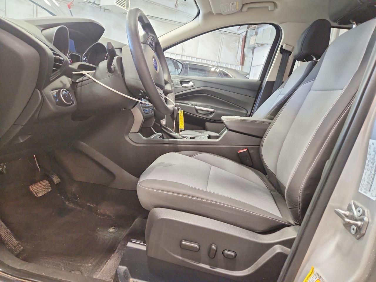 2017 FORD ESCAPE SE photo 19