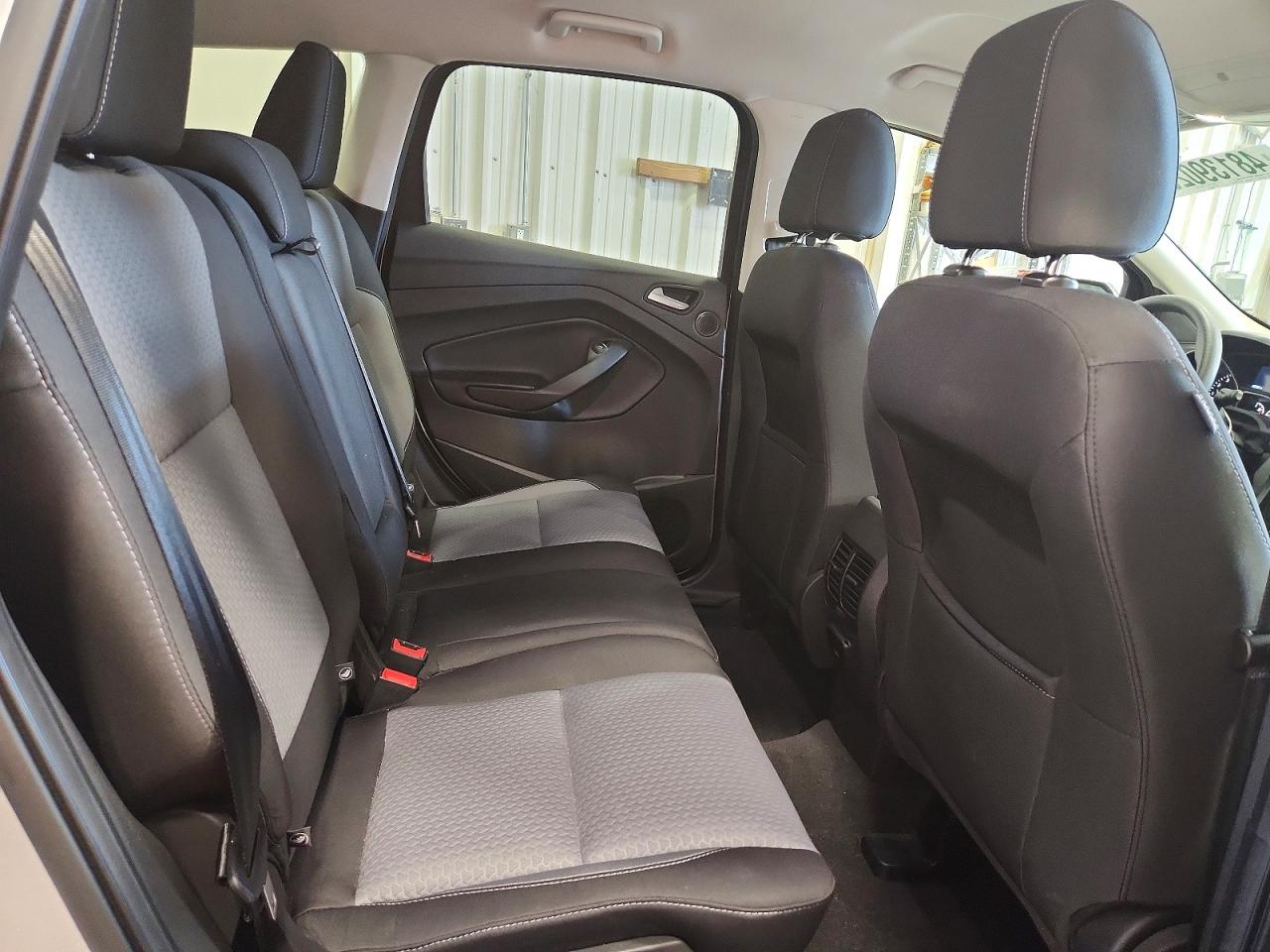 2017 FORD ESCAPE SE photo 31