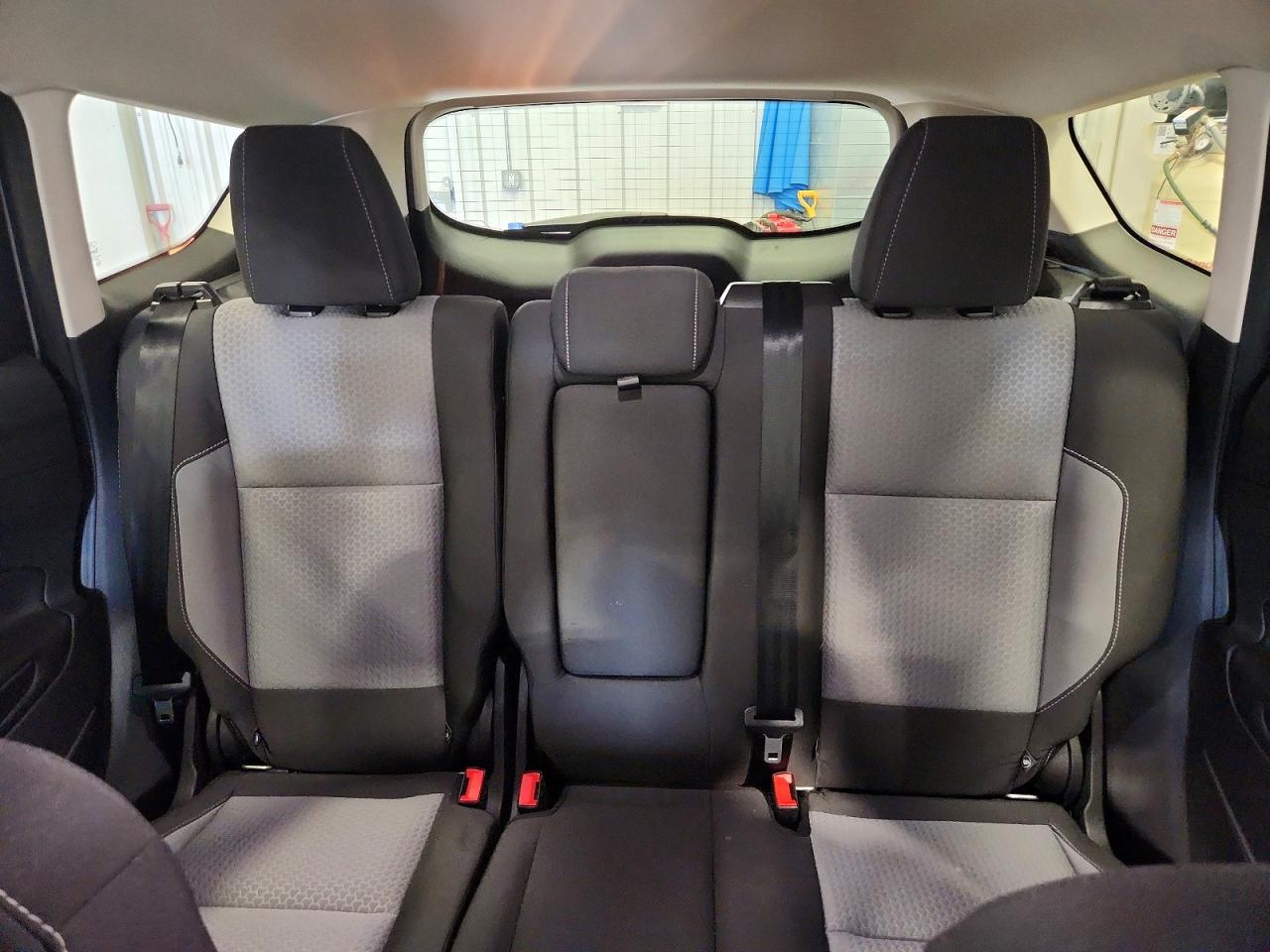 2017 FORD ESCAPE SE photo 28