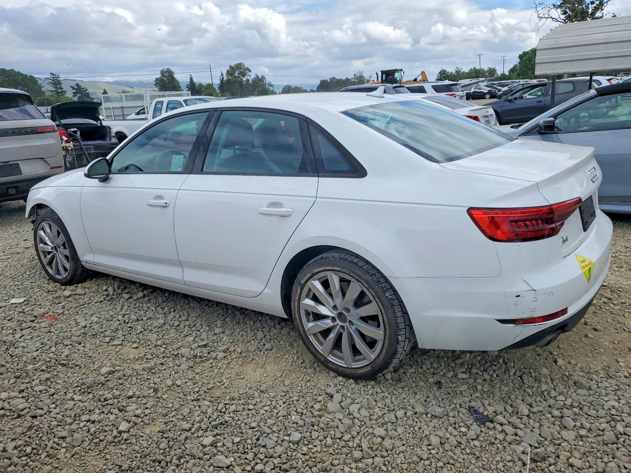 2017 AUDI A4 PREMIUM photo 4