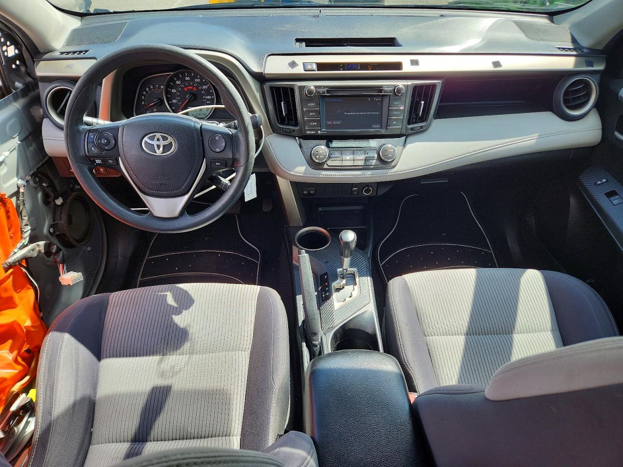 2015 TOYOTA RAV4 XLE photo 15
