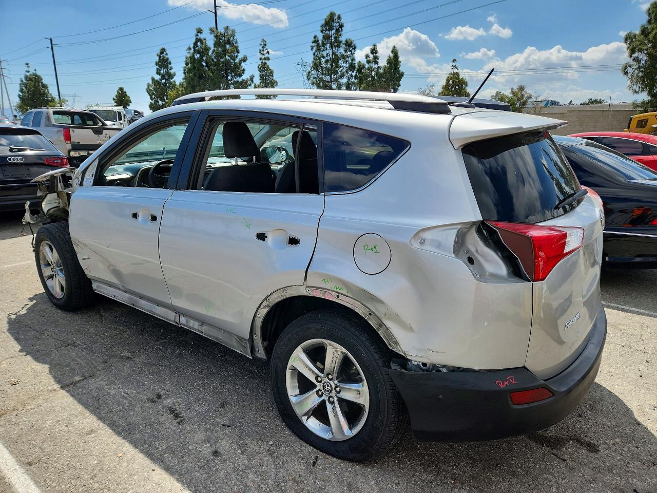 2015 TOYOTA RAV4 XLE photo 3