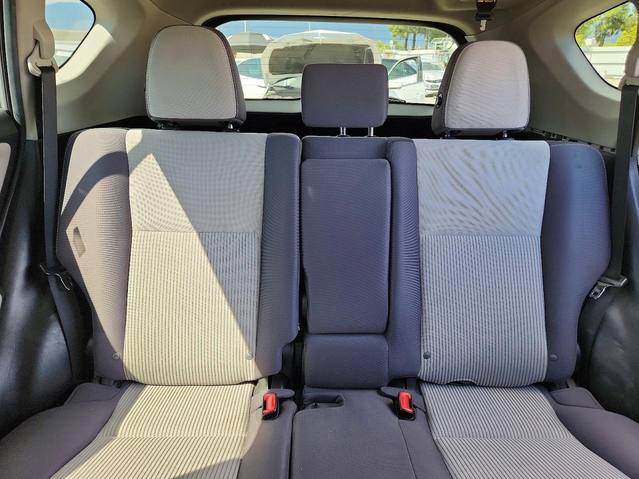 2015 TOYOTA RAV4 XLE photo 19