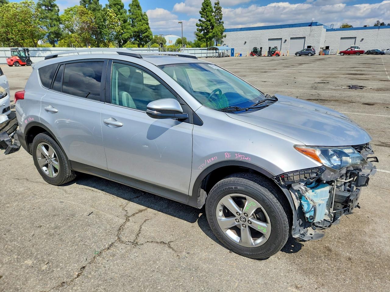 2015 TOYOTA RAV4 XLE photo 7