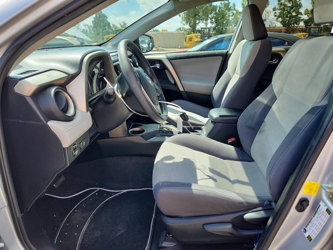 2015 TOYOTA RAV4 XLE photo 13