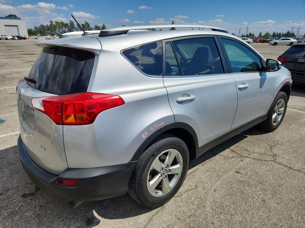 2015 TOYOTA RAV4 XLE photo 5