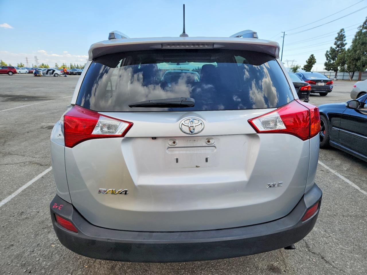 2015 TOYOTA RAV4 XLE photo 11